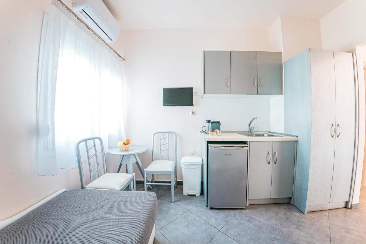 Marinis Boutique Rooms Nea Iraklitsa المظهر الخارجي الصورة