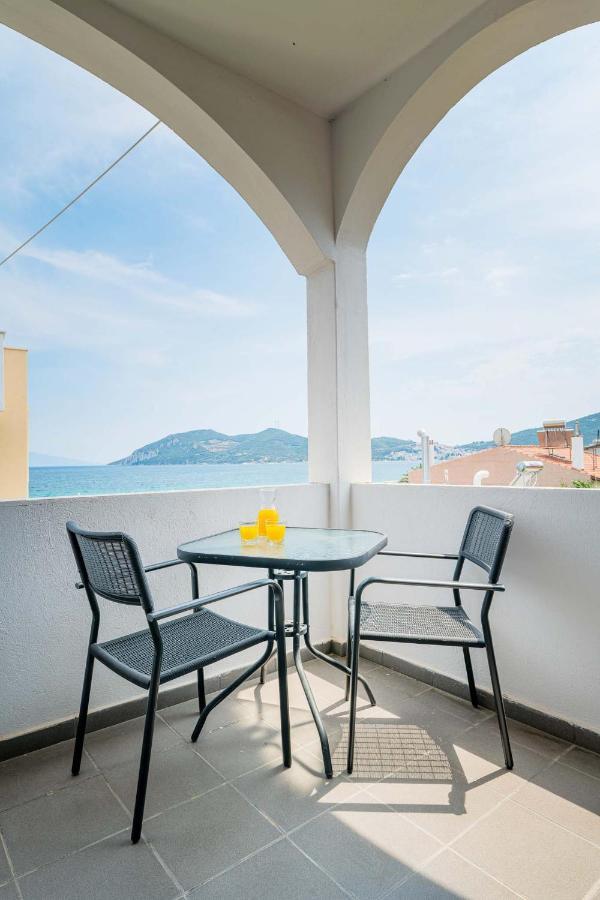 Marinis Boutique Rooms Nea Iraklitsa المظهر الخارجي الصورة