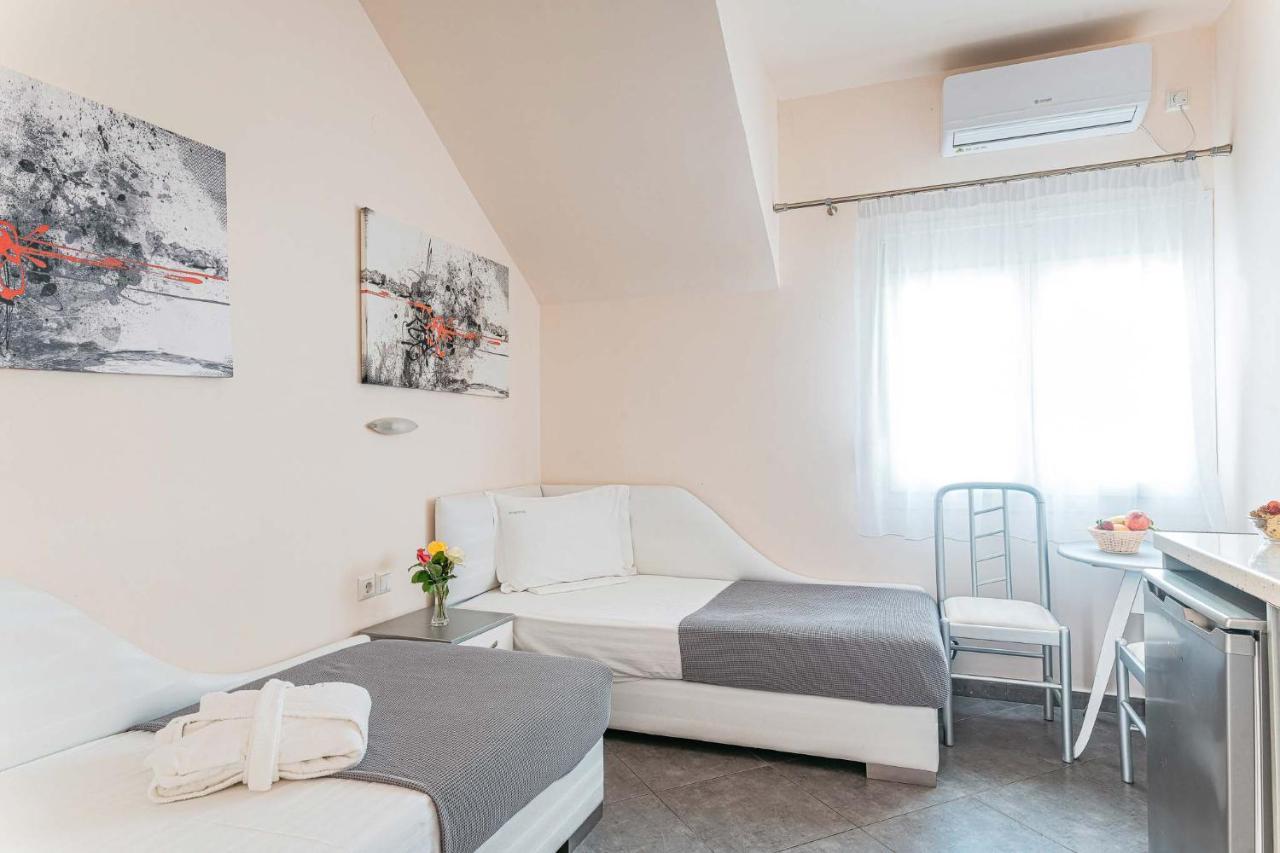 Marinis Boutique Rooms Nea Iraklitsa المظهر الخارجي الصورة