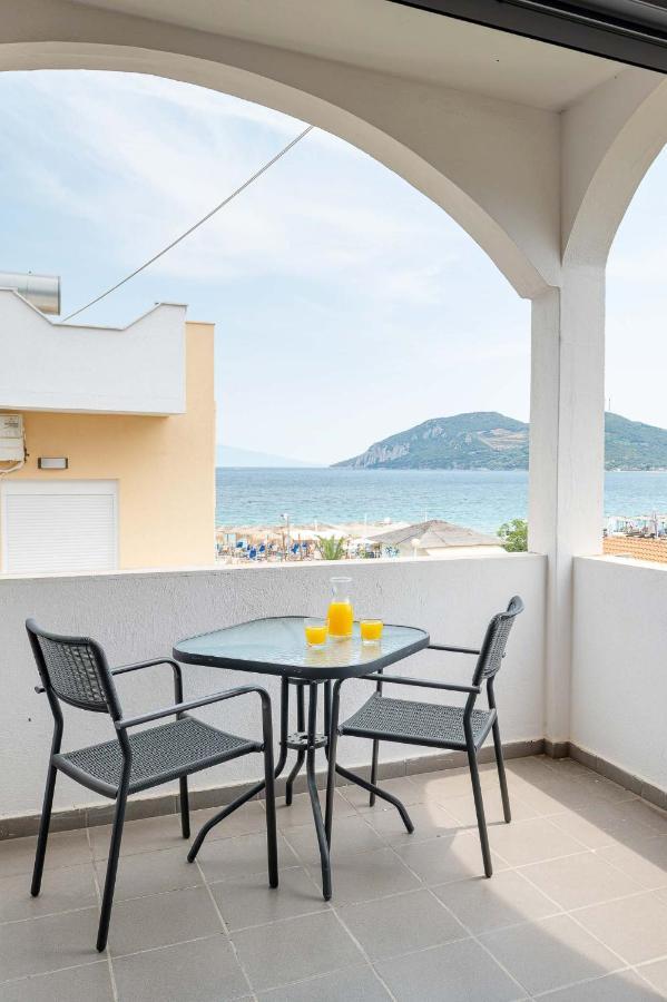 Marinis Boutique Rooms Nea Iraklitsa المظهر الخارجي الصورة