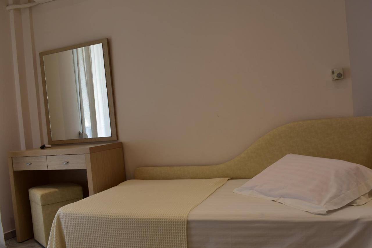Marinis Boutique Rooms Nea Iraklitsa المظهر الخارجي الصورة